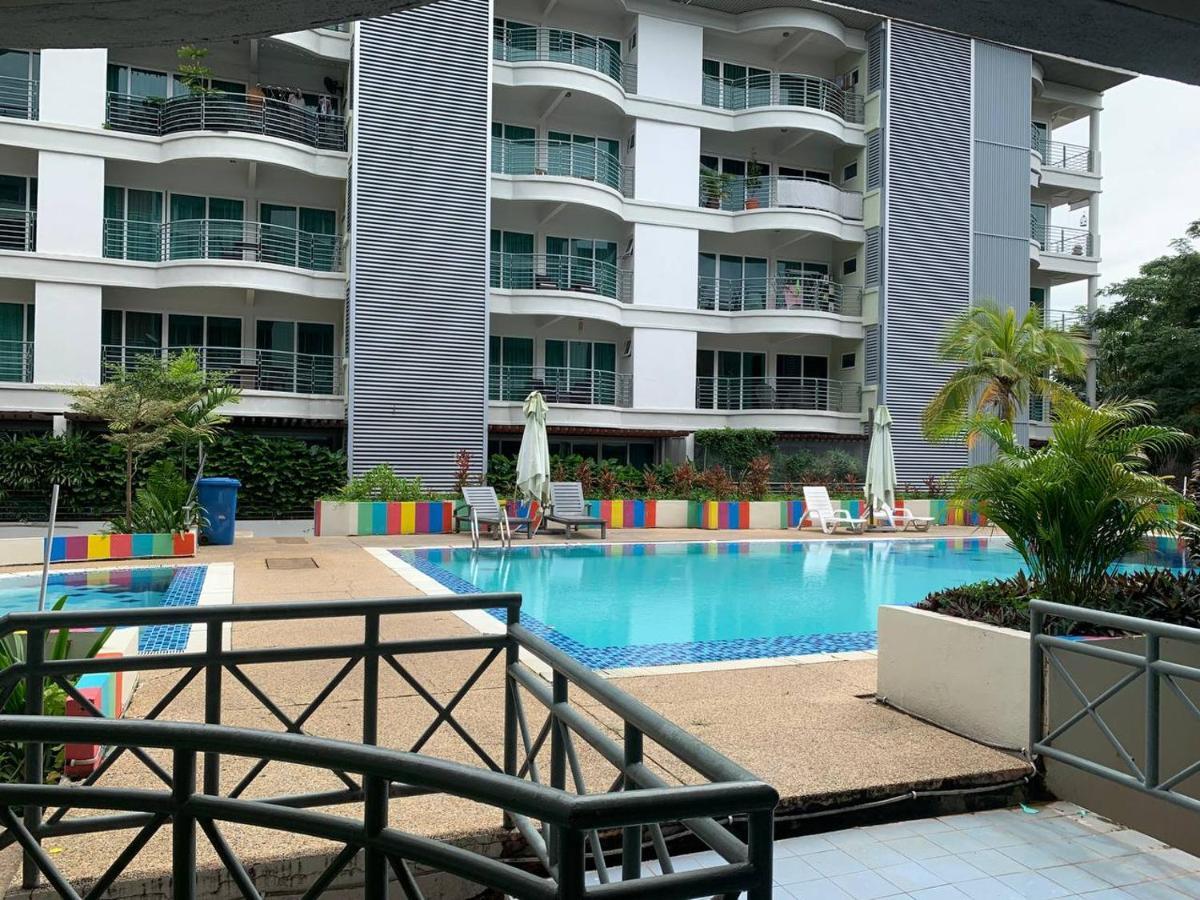 Perdana Serviced Apartment & Resorts Padang Mat Sirat Екстер'єр фото