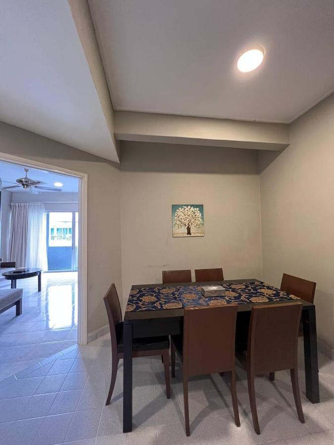 Perdana Serviced Apartment & Resorts Padang Mat Sirat Екстер'єр фото