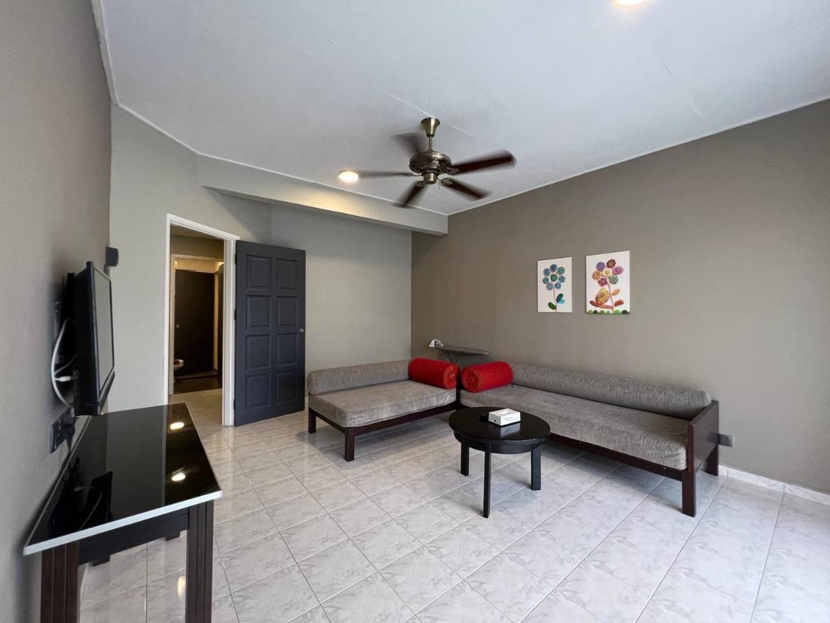 Perdana Serviced Apartment & Resorts Padang Mat Sirat Екстер'єр фото